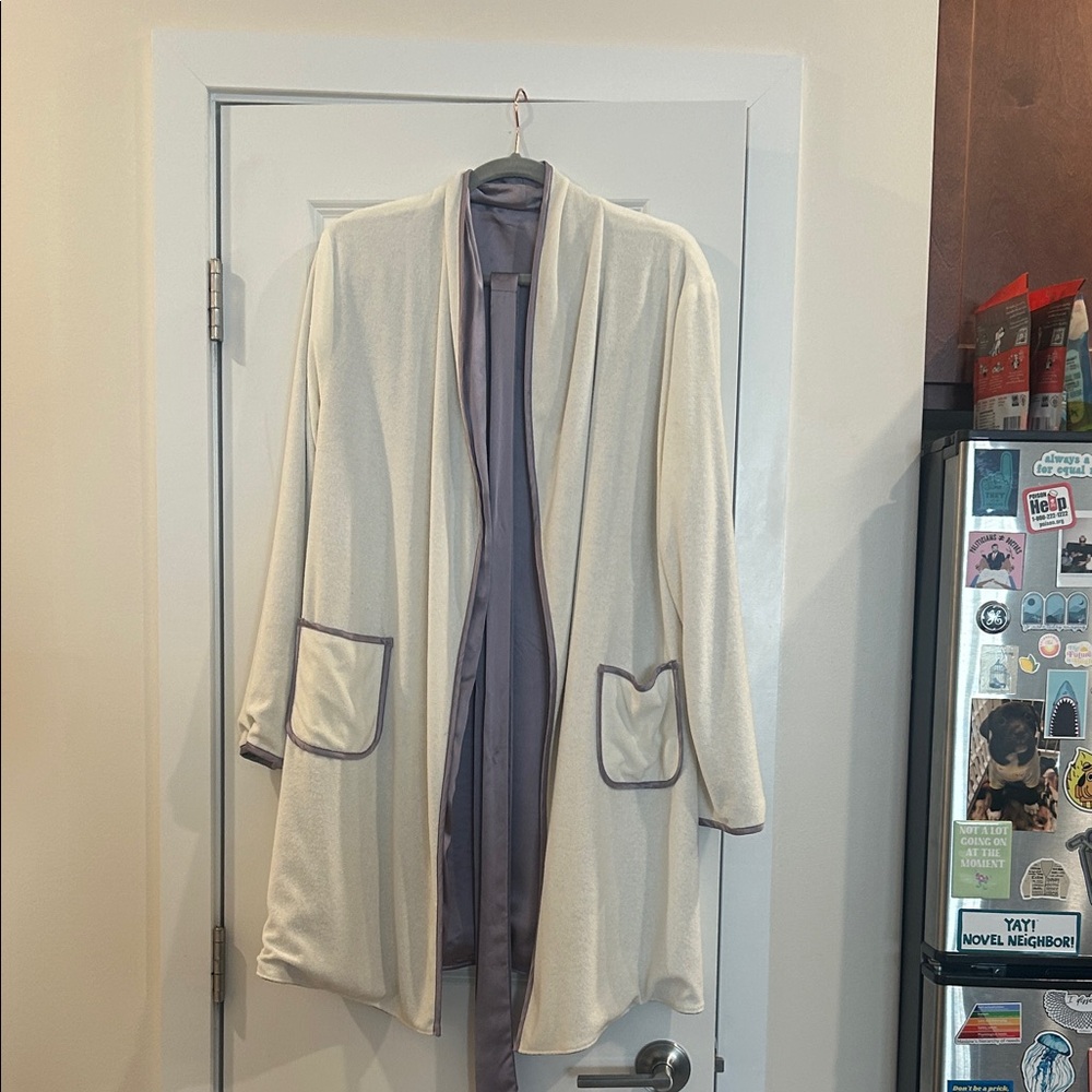 Lavender Silk Robe - Picture 3 of 3